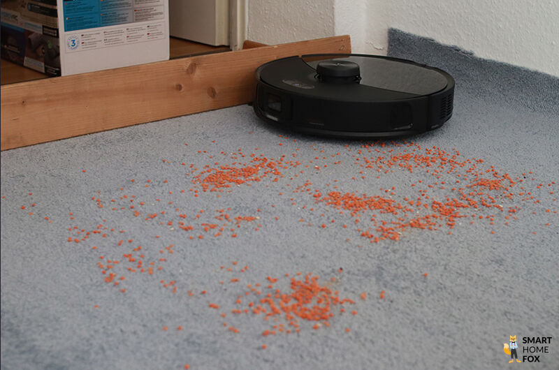 Roborock S8 MaxV Ultra saugt Linsen vom Teppich